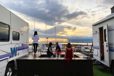 海を眺めながらグランピング