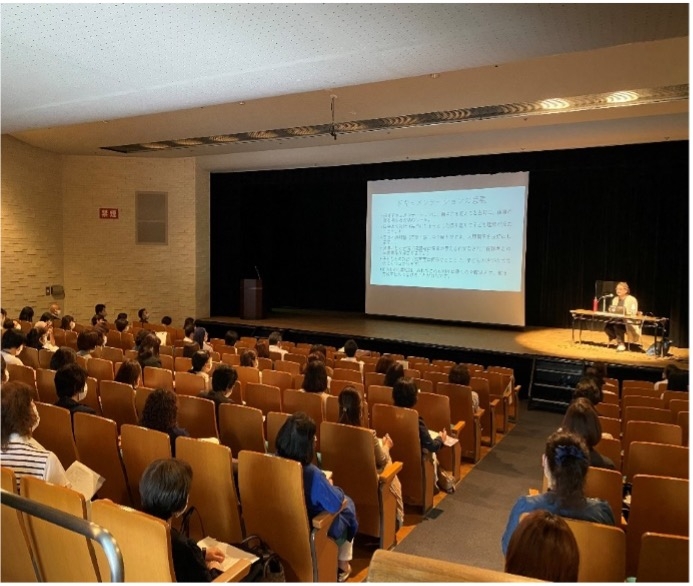 <玉川大学教育学部教授大豆生田先生による講演会の様子>