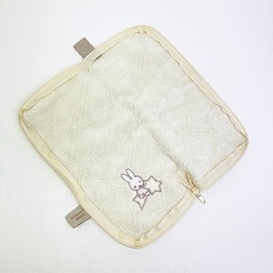 タオル生地でできているミッフィーのどっとポーチ