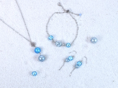 日伊の「青」をテーマに、藍パール®とヴェネチアングラスをコラボしたのアクセサリー『青のペルラ』が応援購入サービスMakuakにて先行販売中です。