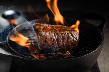 麻布料理店 Tokyo Wagyu Steak 開業1周年を記念しランチ営業開始および特別会員様へのボトルシャンパーニュ無料サービス開始