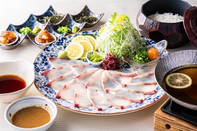 『長崎産ヒラスのながさき刺しゃぶ 柚子鍋仕立て 』