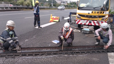 伸縮装置取付工