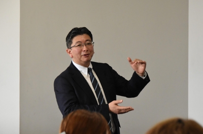 講師のH.U.グループホールディングス取締役 北村氏