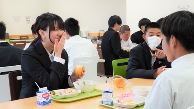 E95oHJdjGixPAty0oikD.jpg?w=940&h=940