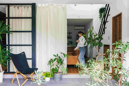 廃棄されるパイナップルの葉から生まれた 高機能な新素材カーテン「KICCA」を5月20日に発売