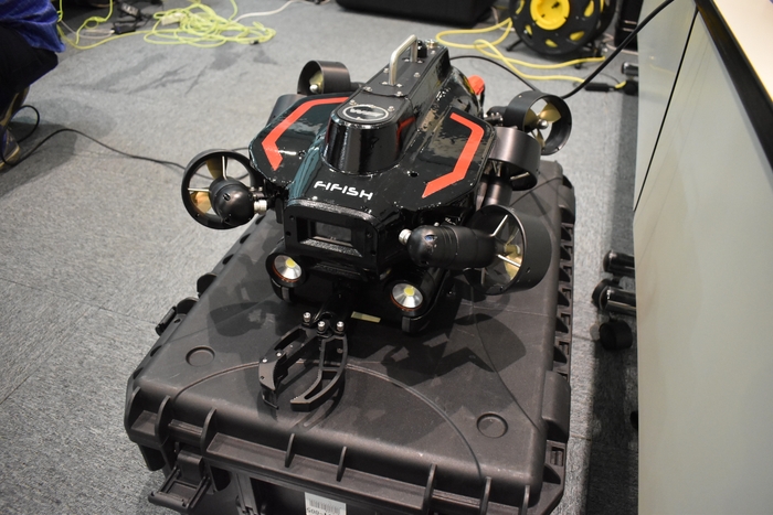 <水中ドローン・ROVの実機>