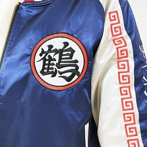 ドラゴンボールの刺繍が至る所にあるコラボスカジャン