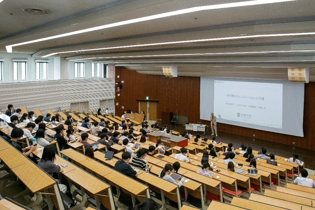 近畿大学客員教授の大﨑洋氏が医学部生に特別講義 医療サービスを多角的に考察し、医師としての在り方を考える