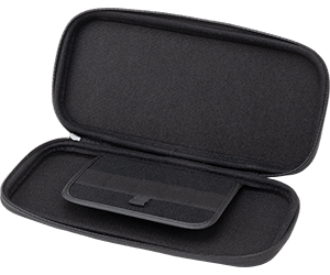 スリムポーチ内部の保護パッドとゲームカードポケット