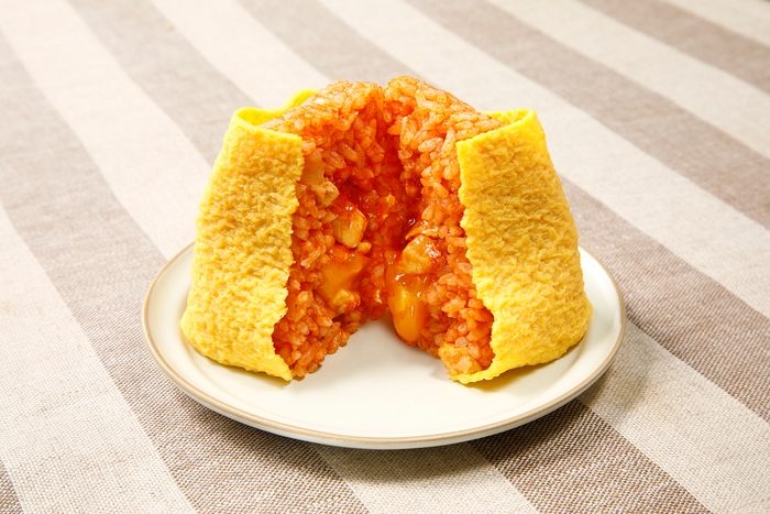 阿波尾鶏がいっぱい大きなオムライス