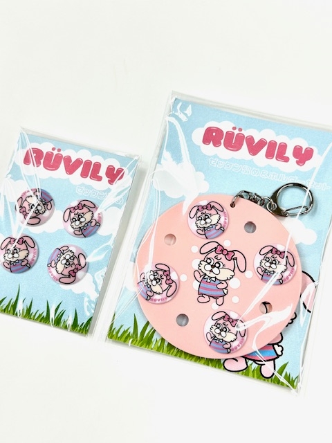 右:ゼッケン留め&ホルダー、左:ゼッケン留め