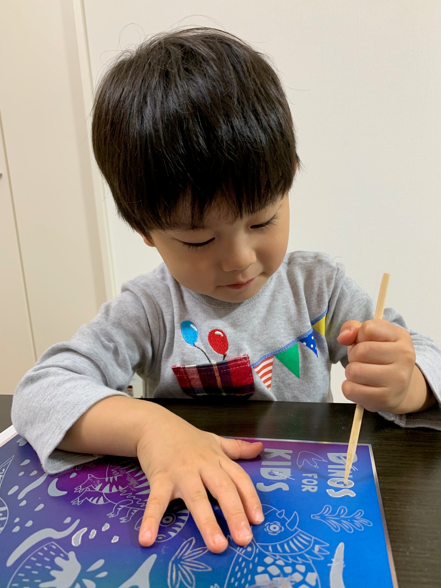 図書印刷 新たなスクラッチアートの製造技術を開発