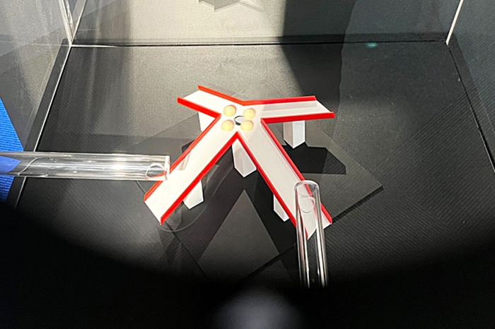 「何でも吸引4方向すべり台」国際ベスト錯視コンテスト優勝作品