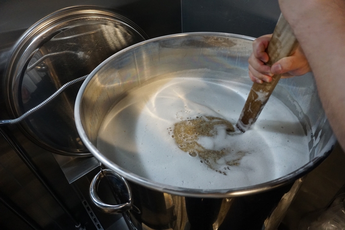 オリジナルビール醸造体験の様子