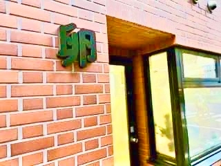 卵の看板が目印