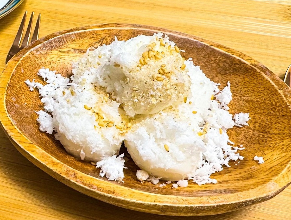 ▲パリタウ(ココナッツ餅)