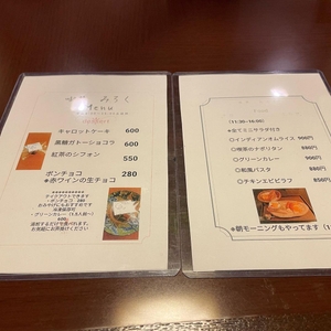 Es9G2NGKaQCaden1TRmI.jpg?w=940&h=940