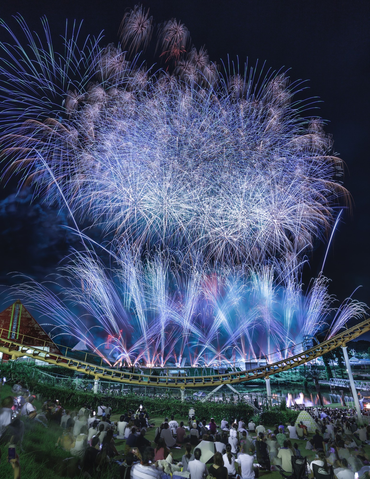 国慶　組鑿 総磨 10本組 グリーンランド(熊本)】10000発の花火大会「さのよいファイヤー