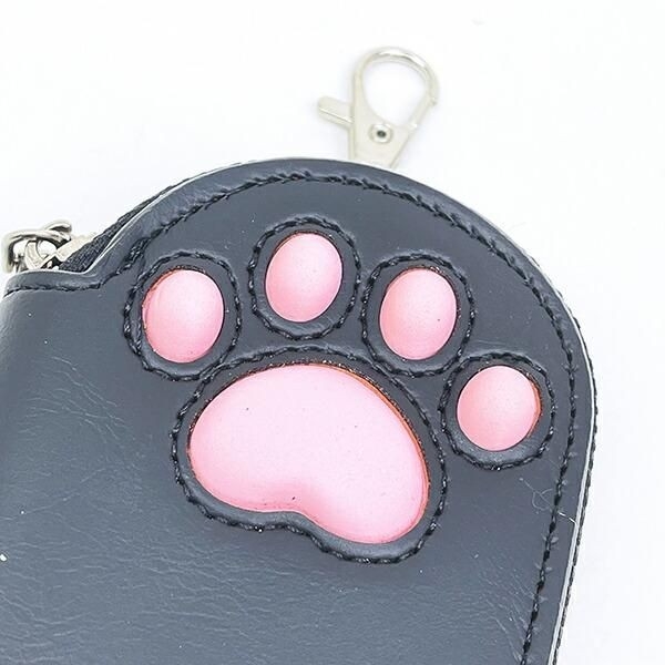 ぷにぷに癒しの肉球に癒されること間違いなし。肉球のカー用品で車内もいやし空間へと大変貌しそうです。