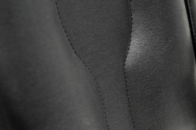 「Ultrasuede®nu」の背当て