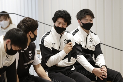 F3bfFvayX6DeemqIZwqi.jpg?w=940&h=940