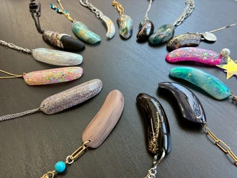 ネイルアートの技術を活用！アクセサリー感覚の補聴器カバー 「COCO H.A」が沖縄初上陸！ 「She's nail 那覇店」で提供開始