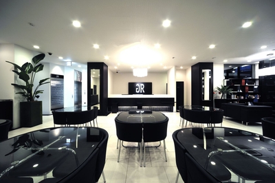 F6hyKYHdsGeAHrzhn4fZ.jpg?w=940&h=940