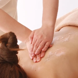 天然塩の粒がなめらか！ソルベ状のスクラブで塩美容！