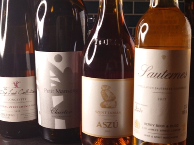 左からThe Dry Land Collection Natural Sweet Chenin Blanc 2022、Petit Manseng 2019、Aszu 2013、Sauternes 2017 