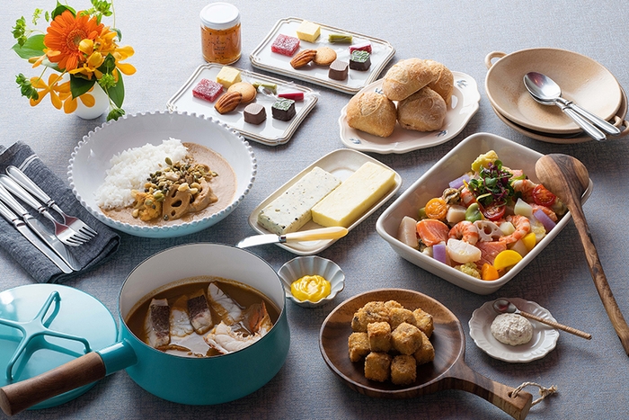 ヴィーガンカレーや小菓子もついたALL IN ONEセットは28,000円(消費税、タクシー配送代込み)