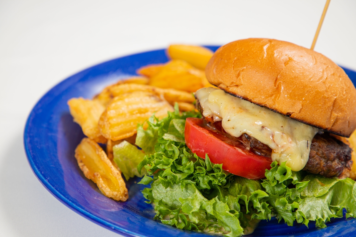 淡路島西海岸 はちみつカフェ「ミエレ」 肉汁溢れる“淡路牛プレミアムバーガー”10月1日より発売!