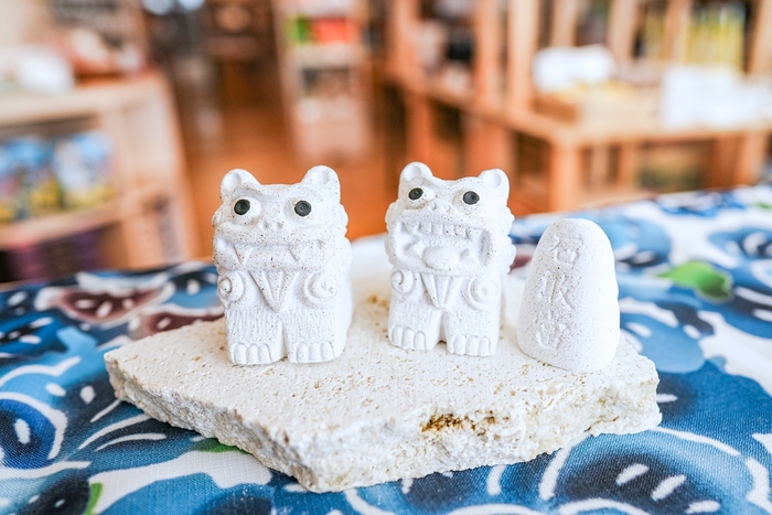 沖縄の海砂を使用した、アロマストーンとしても楽しめる手作りシーサー