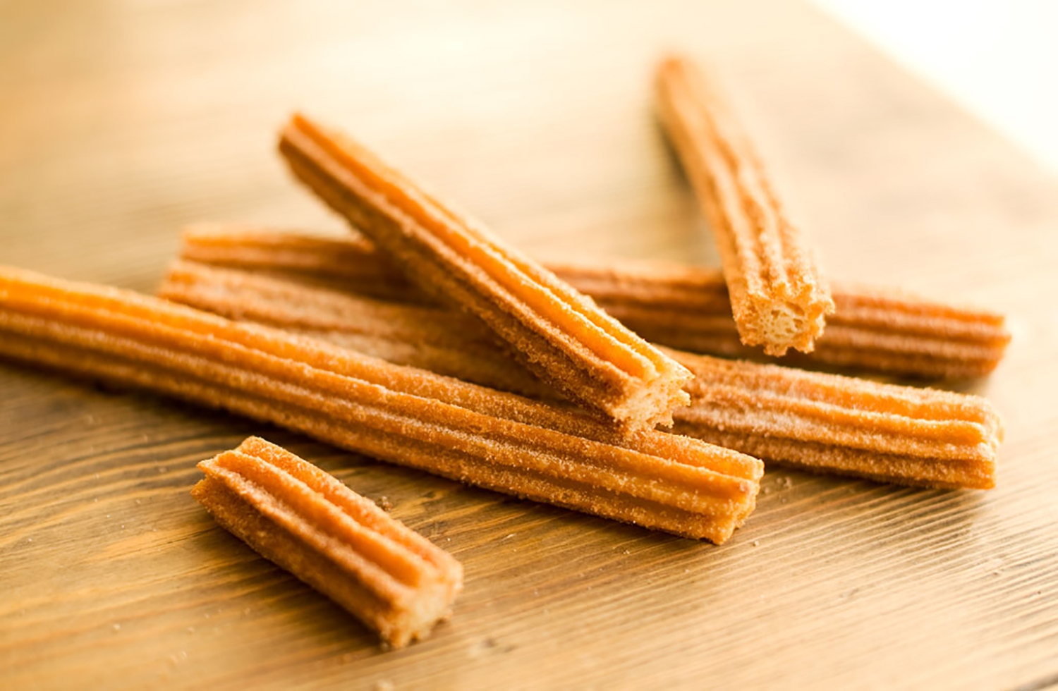 外側はサクッと中はもっちり！ 「星のチュロス」シナモン味が9月8日に