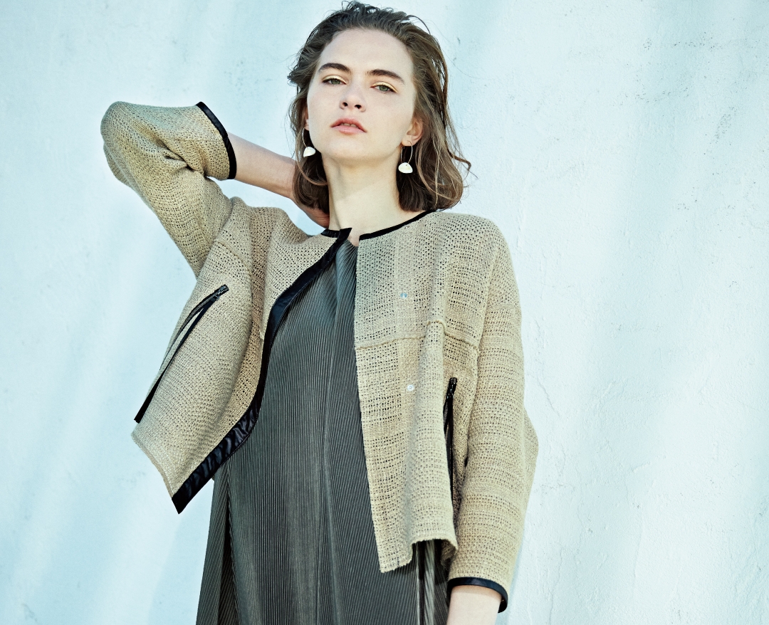 ジャケット 35,200円(税込) カラー:亜麻、ネイビー