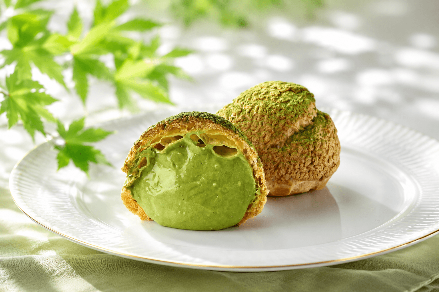 京都・宇治抹茶の奥深い味わいをシュークリームで表現！ パティスリー洛甘舎「洛甘シュー＜抹茶＞」発売中