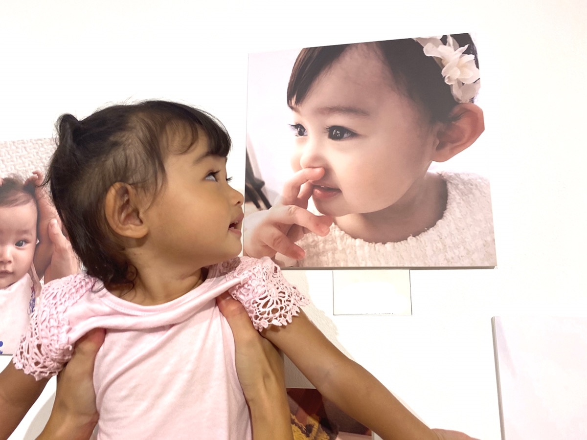 自分の写真に興味津々