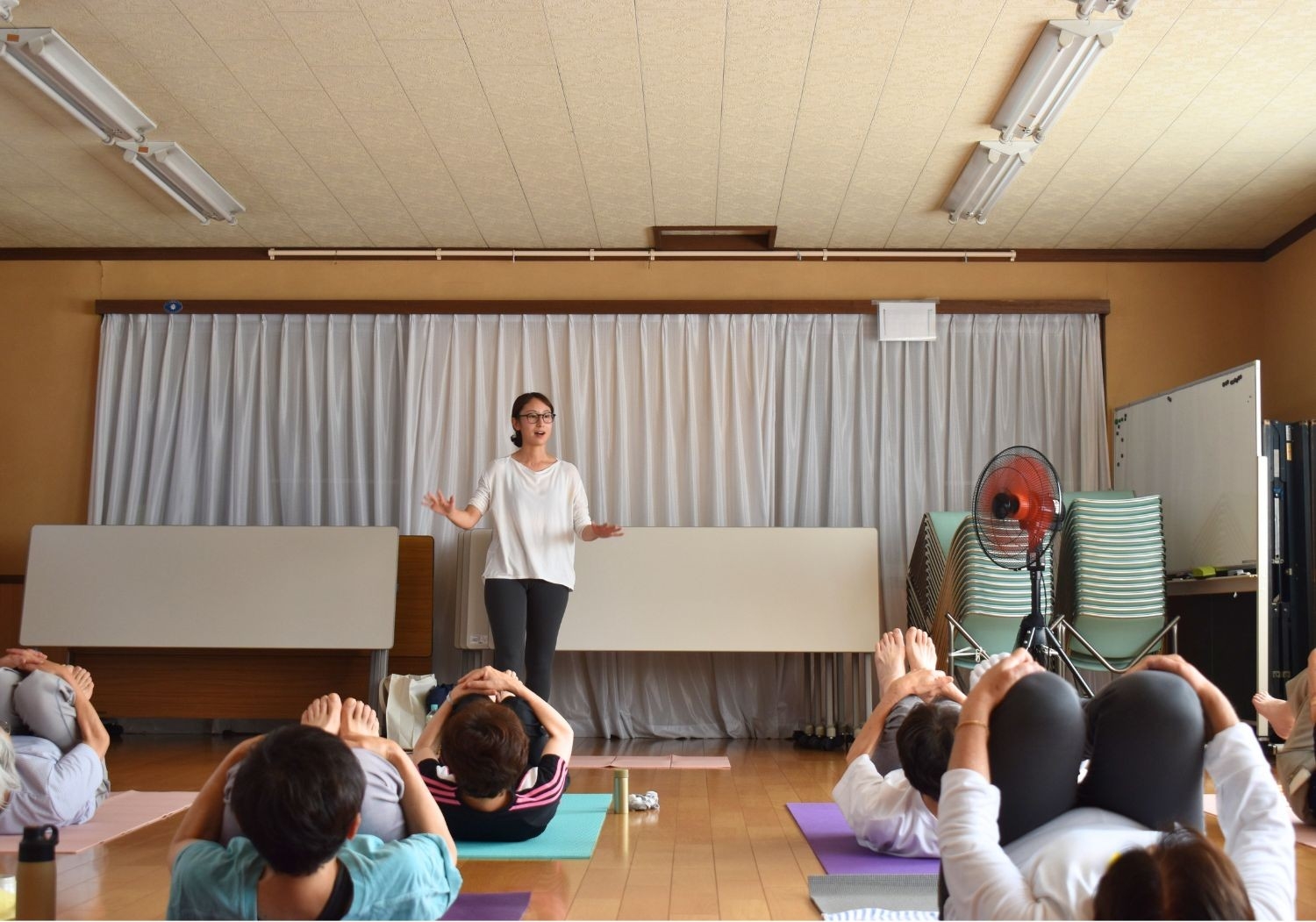 健康相談は、診察室ではなくお茶会から始まる。こうのす共生病院、地域住民15人と語り合う"病院の外"の地域医療