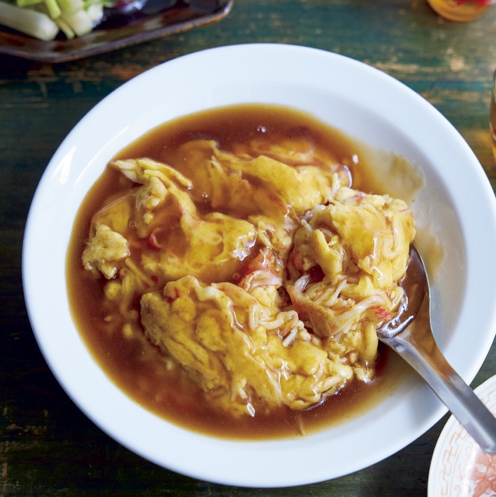 「えのきのかにたま風」ふわとろの秘密は卵に混ぜた水溶き片栗粉にあり。あんをたっぷりかけて、のどごしのよさも楽しめる一品