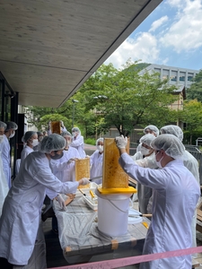 FjAI5Dh5pW8ZvaGLVcwd.jpeg?w=940&h=940