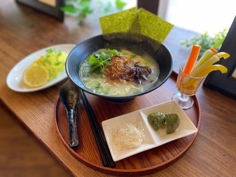 スーヤSIOパクチートッピング&レモンライス