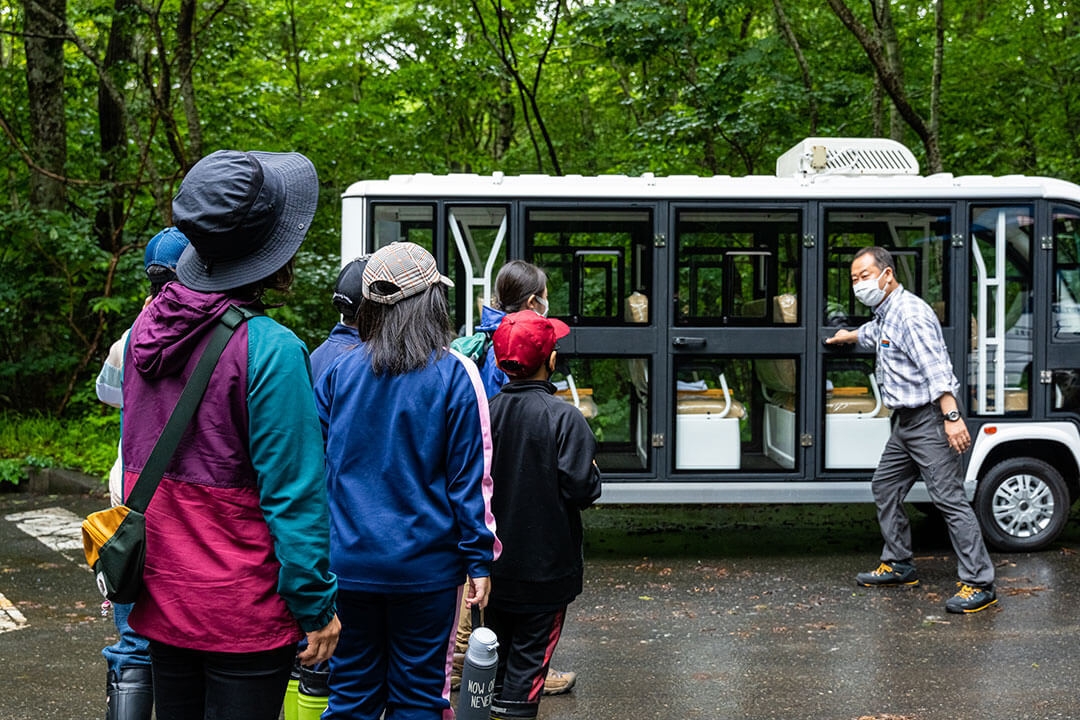 散策場所まではグリーンスローモビリティを使用