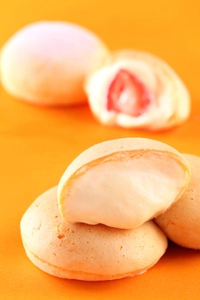 大食いYouTuber ロシアン佐藤さんもペロリ！ 不思議食感シュークリーム「ポニョポニョ」のセットが オンラインで限定発売