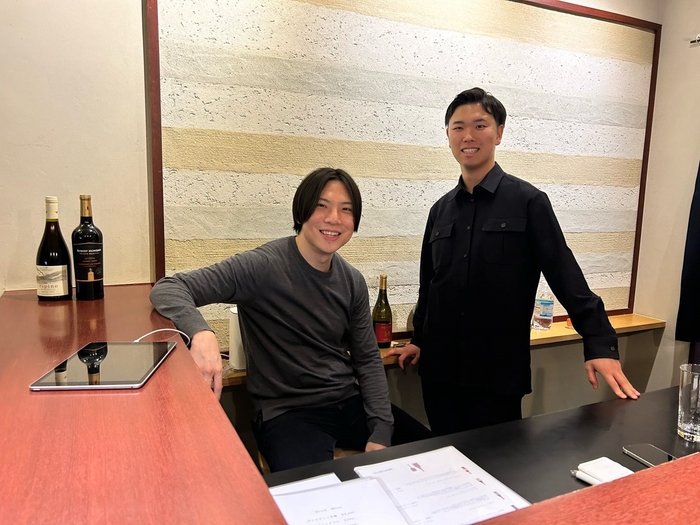 店主の池海さん(左)と染田さん(右)