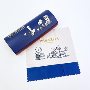 スヌーピーのメガネケース