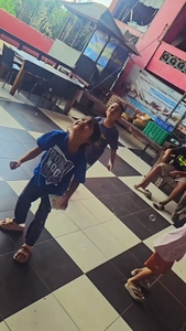 寄付したシャボン玉で遊ぶ子どもたち