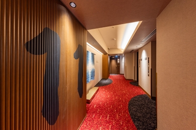 ＜客室階エレベータホール＞ 手書きのフロア案内