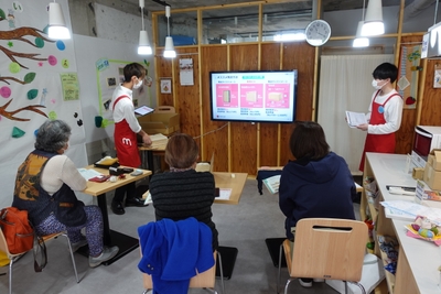 FzkxbOd7yWsM8YthHSll.jpg?w=940&h=940