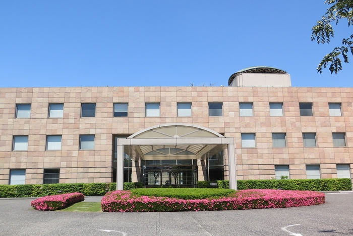 ビューティアンドウェルネス専門職大学 エントランス