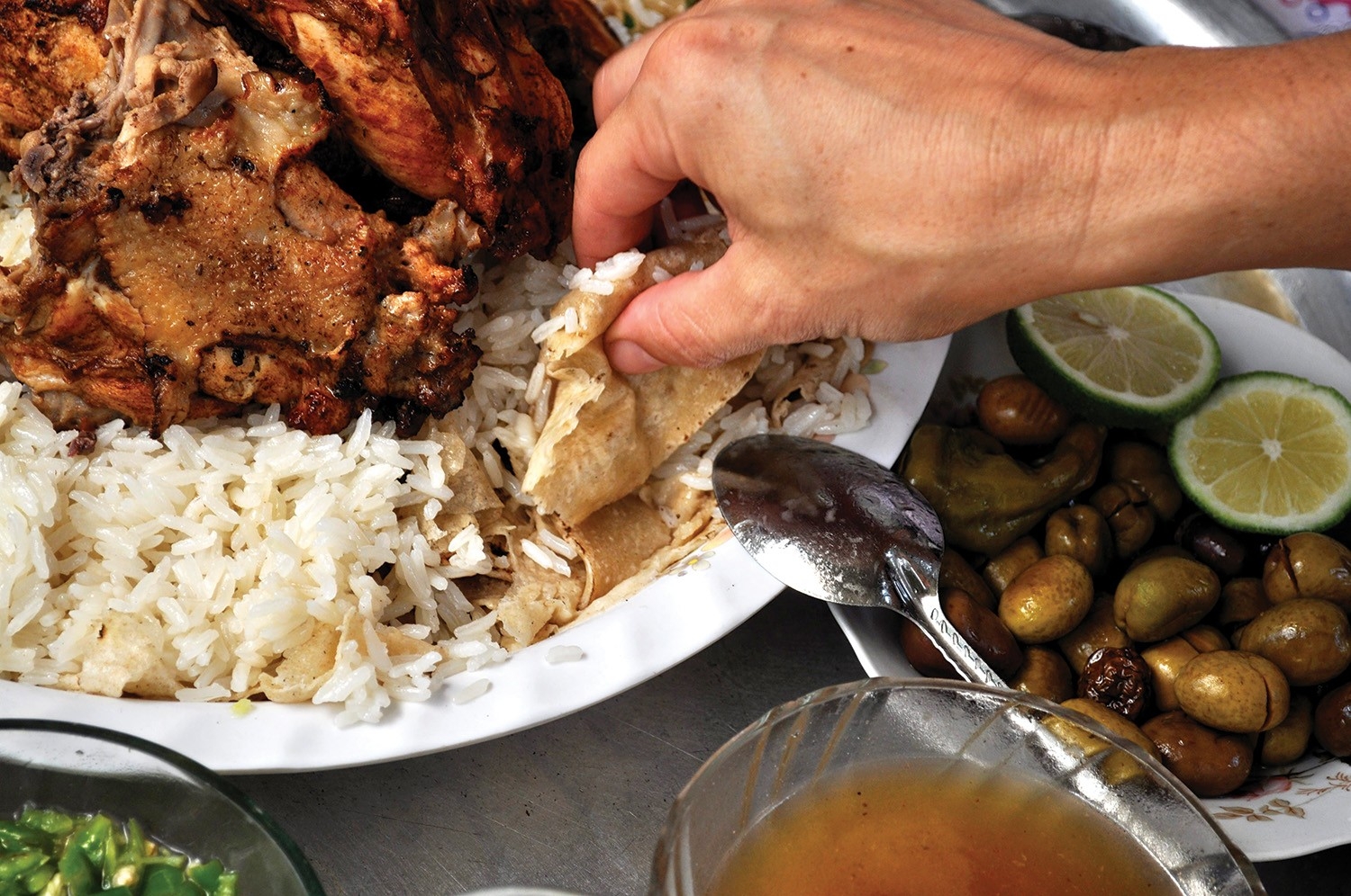 ディジャージュ・マシュウィー・アラル・ファヘム(チキンの炭焼き)